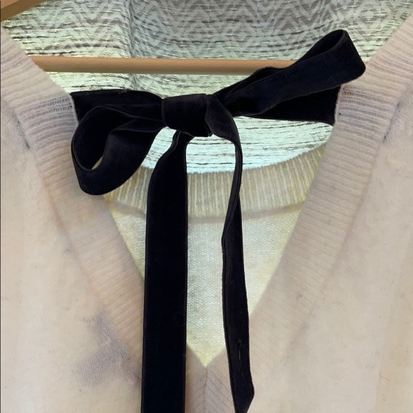 Jcrew ivory sweater with black bow - Picture 4 of 6